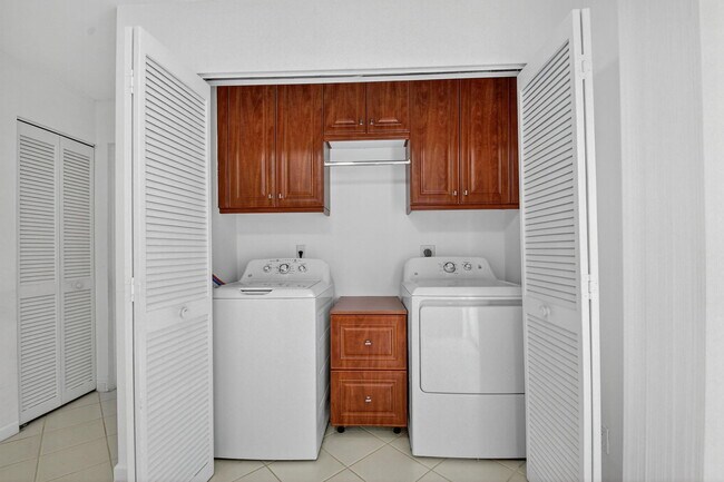 Building Photo - 11570 Briarwood Cir