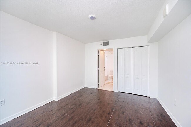 Building Photo - 1200 Brickell Bay Dr