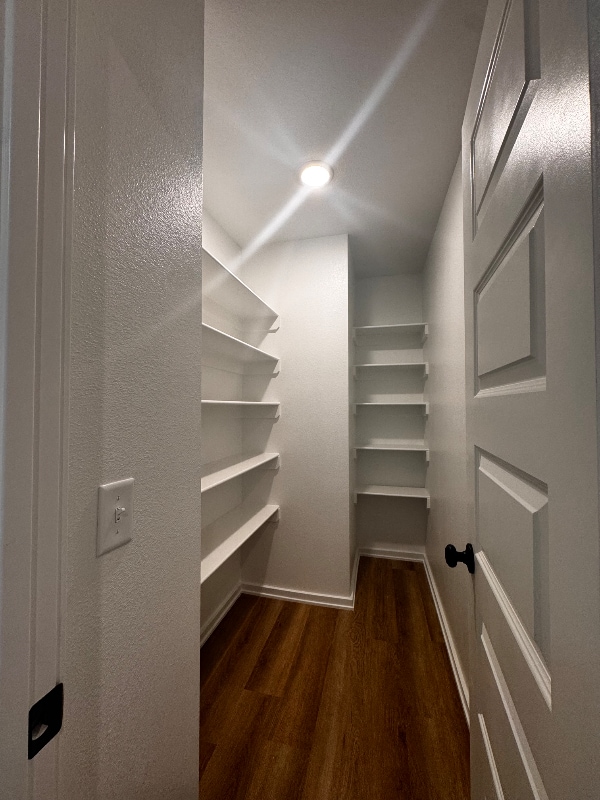 Building Photo - 935 N Labrador Ave