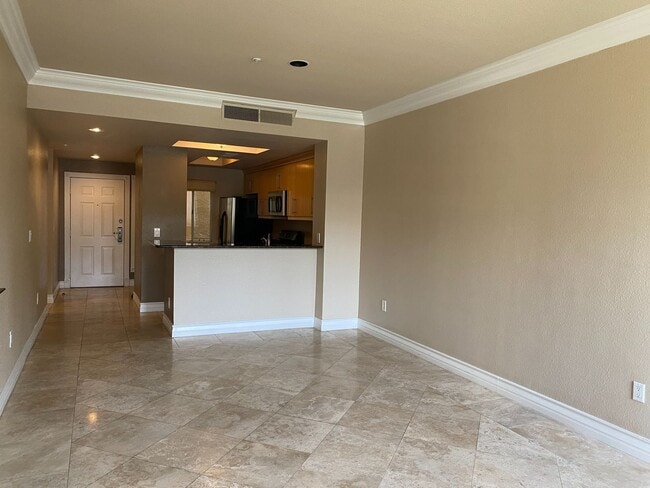 Building Photo - Meridian 2 BDR /2 BATH Luxury Condo - RESO...