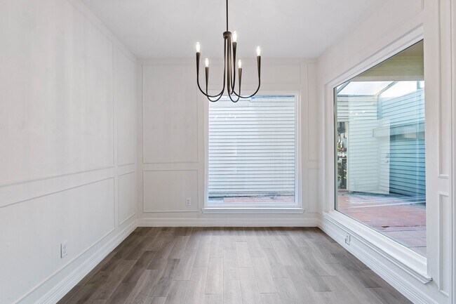 Building Photo - 1928 Augusta Dr