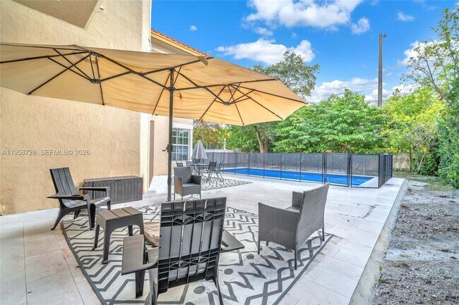 Building Photo - 545 Forest View Cir