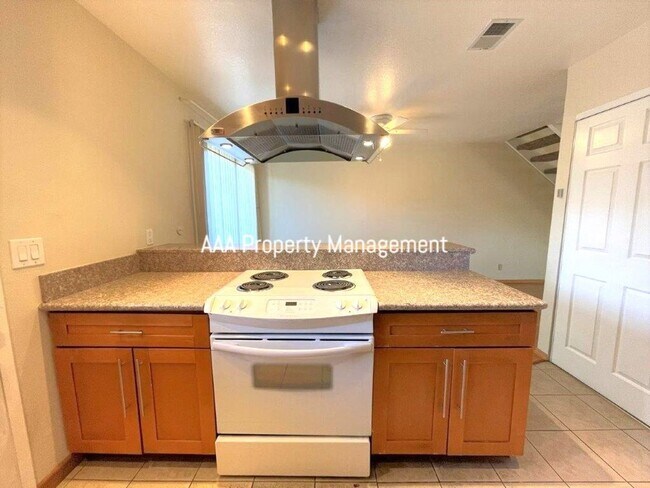 Building Photo - 1861 Olmo Way
