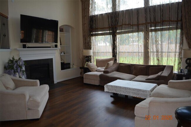 Building Photo - 8307 Red Rooster Ln
