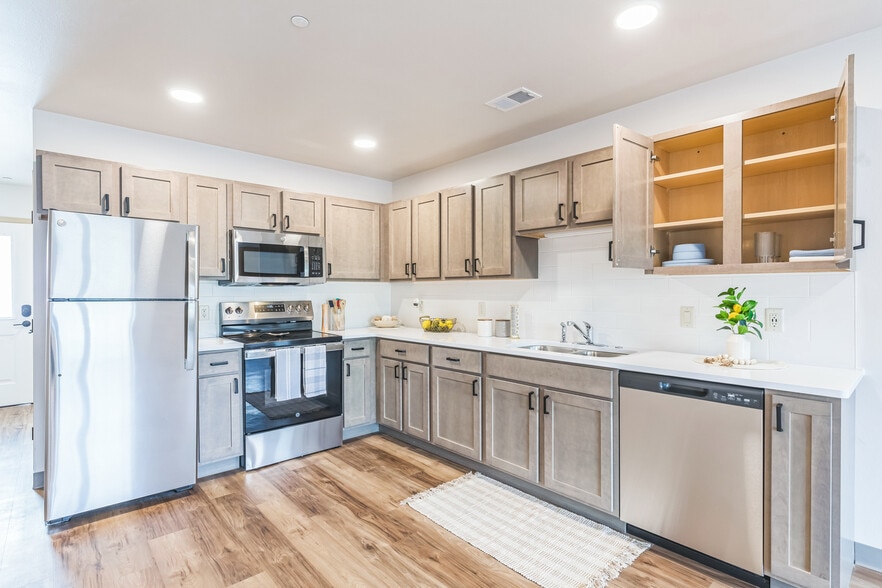 Building Photo - Lindoo School Apartments and Townhomes