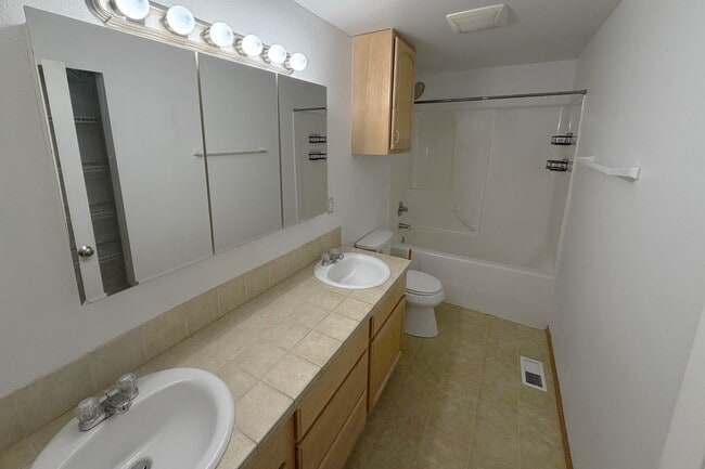 Building Photo - 26138 242nd Ct SE