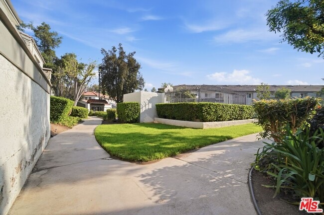 Building Photo - 77 Willowcrest Ln