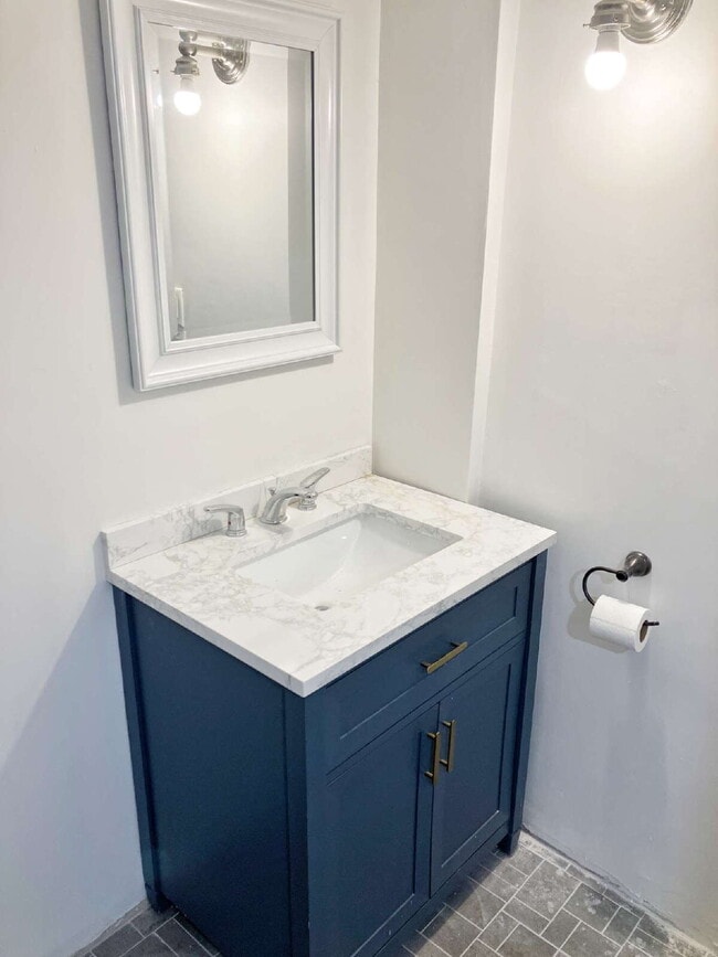 Building Photo - Spacious 1 Bedroom in quiet Milton area cl...