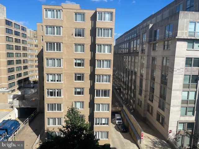 Building Photo - 522 21st St NW