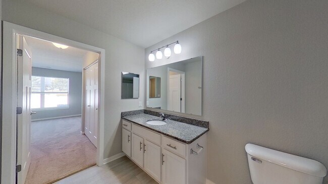 Building Photo - Like New Condo Style Lower 1 Bedroom 1 Bathroom Apartment Available