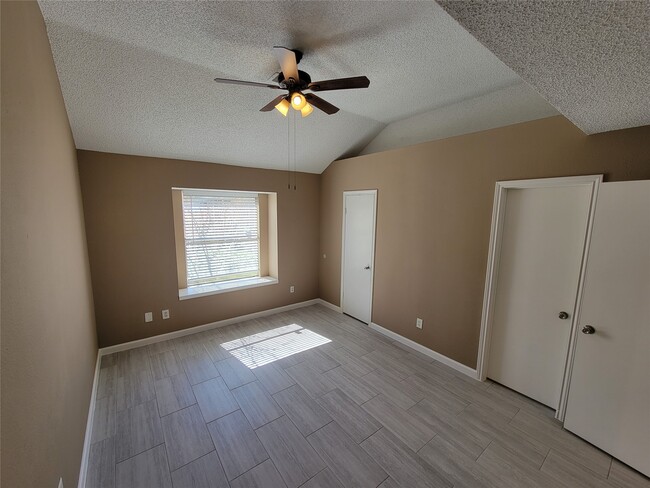 Building Photo - 5718 Fargo Dr