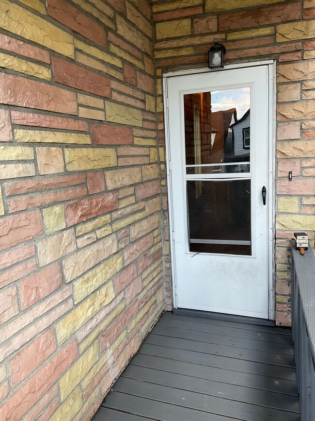 Building Photo - Charming 3-Bedroom 1 bath rental home in H...