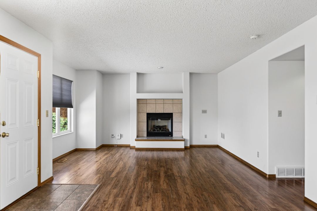 Building Photo - 5660 Many Springs Dr
