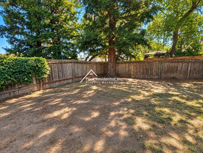 Building Photo - 8768 Mellowdawn Way