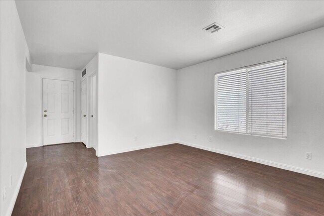 Building Photo - 8217 Beekman St