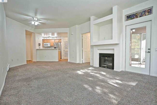 Building Photo - 280 Caldecott Ln