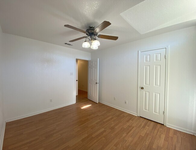 Building Photo - 1303 Falcon Trl