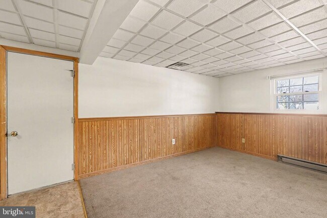 Building Photo - 2109 Highland Ct