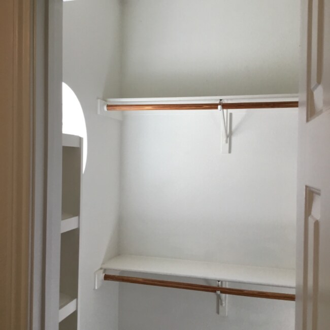 Building Photo - 2911 Whisper Oaks Ln