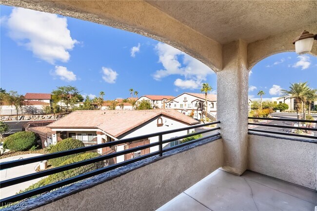 Building Photo - 2291 W Horizon Ridge Pkwy