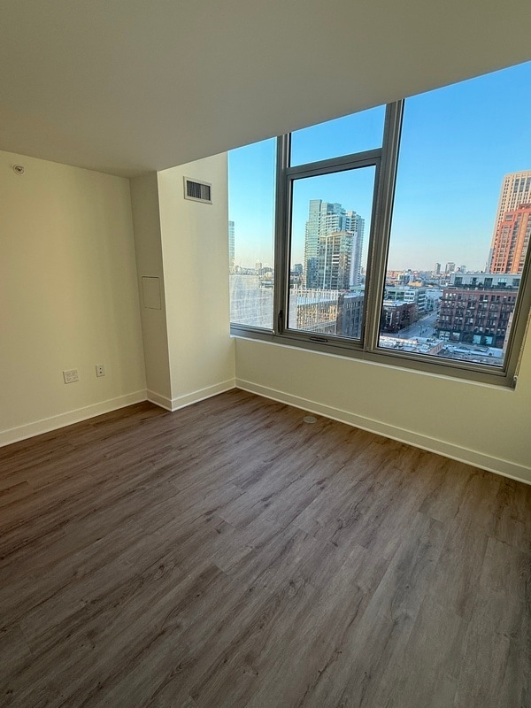 Building Photo - 11 N Green St