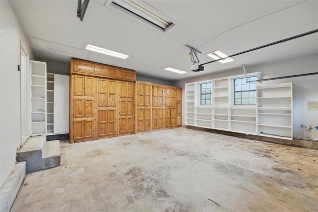 Building Photo - 116 S Holly St