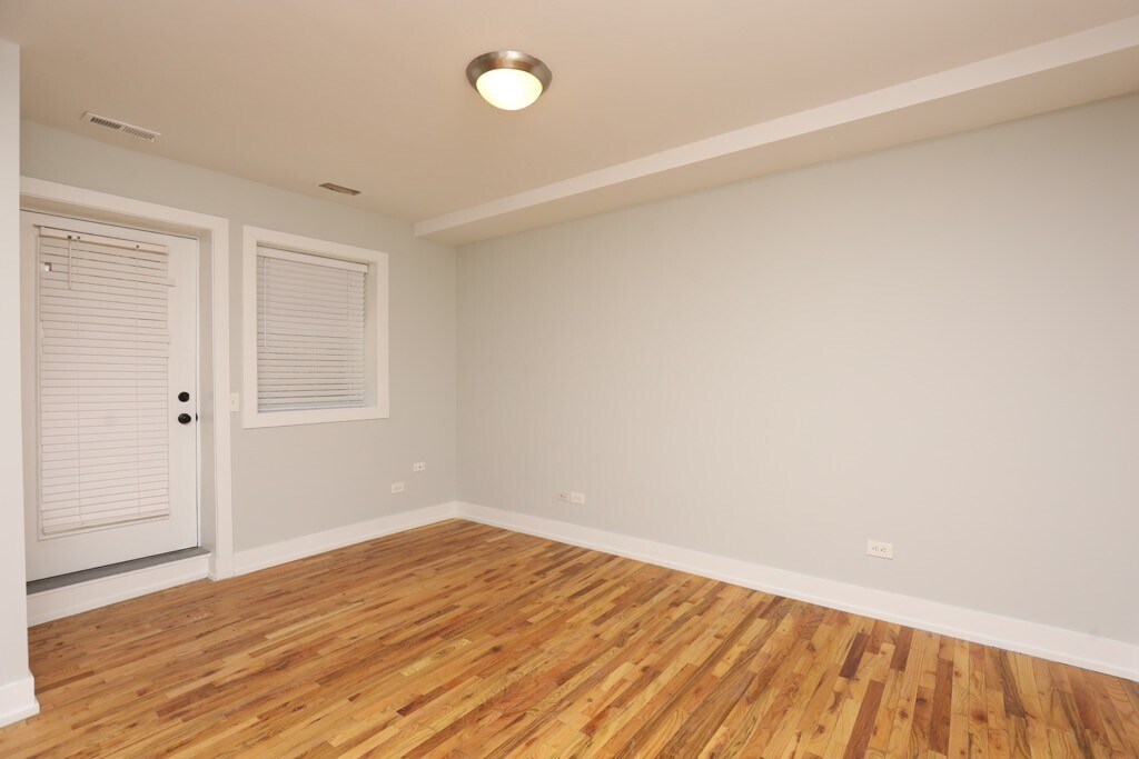 Building Photo - 562 W Arlington Pl