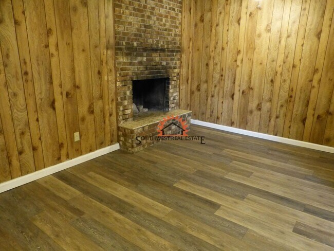 Building Photo - 700 W Manana Blvd