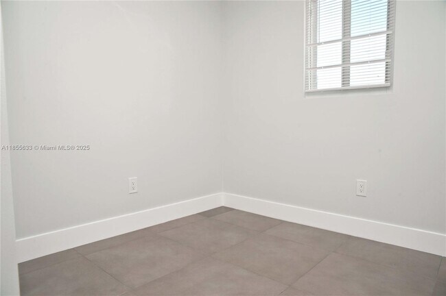 Building Photo - 4051 N Ocean Dr
