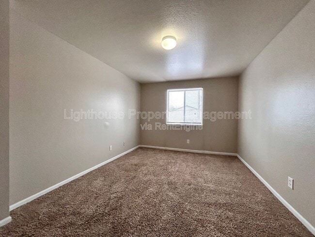 Building Photo - 585 W Randall St