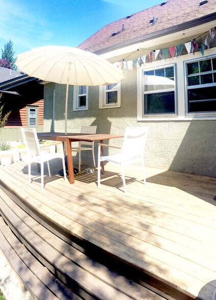 Your dining room (6 months of the year anyway ;) - 2635 NE 30th Ave