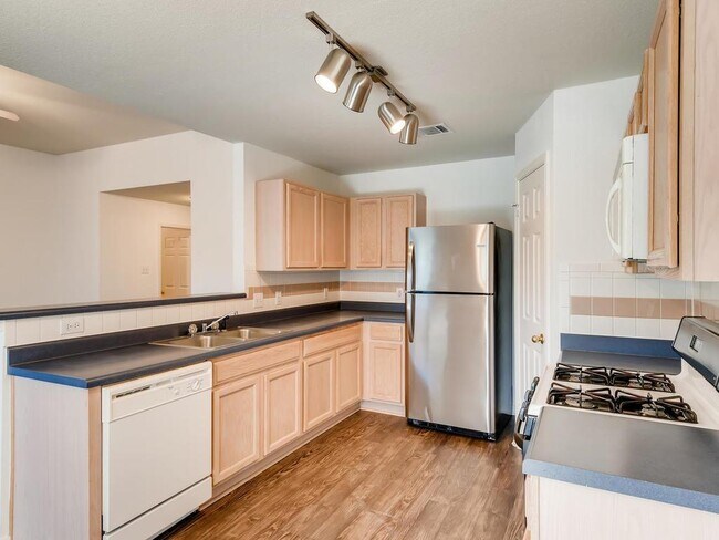 Building Photo - 200 Buttercup St