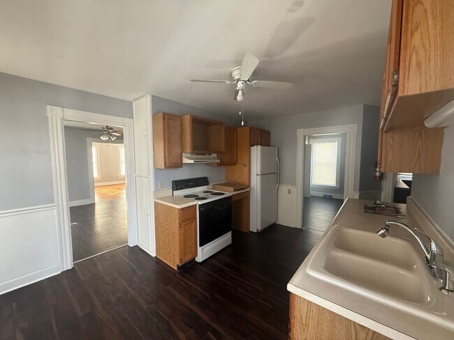 Building Photo - 39 Bremer St