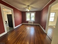 Building Photo - 9 Cottage Ln