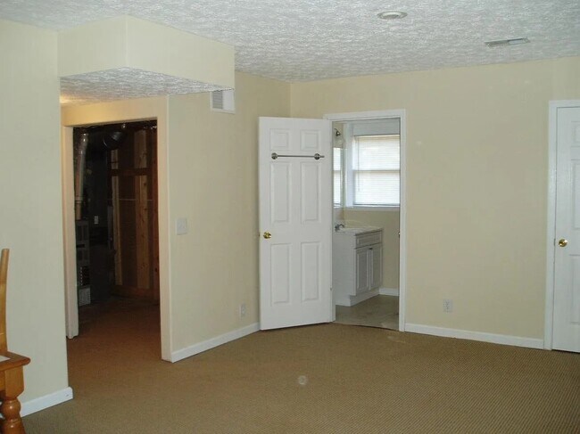 Building Photo - 506 Jefferson Dr