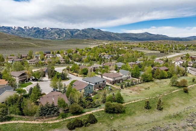 Building Photo - 4 Bed, 2.5 Bath Home in Trailside’s Sun Meadow Neighborhood