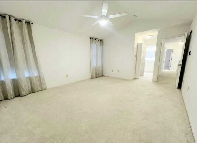 Building Photo - 16858 Crystal Springs Dr