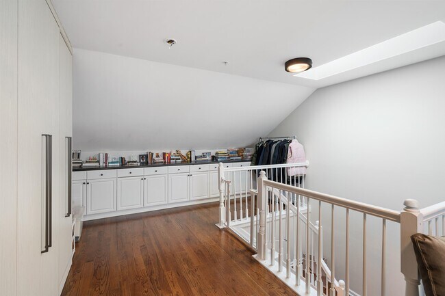 Building Photo - 449 Albany Ct