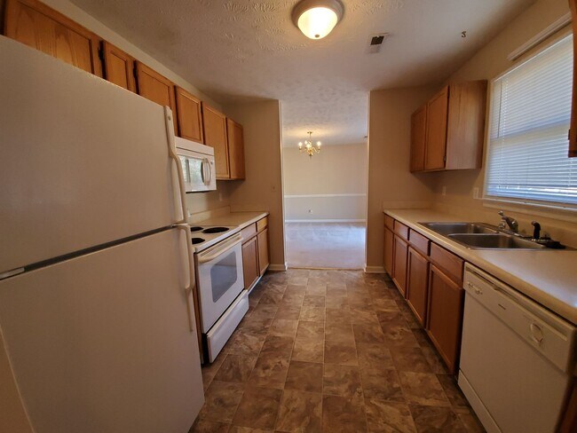 Building Photo - 8714 Tangletree Dr