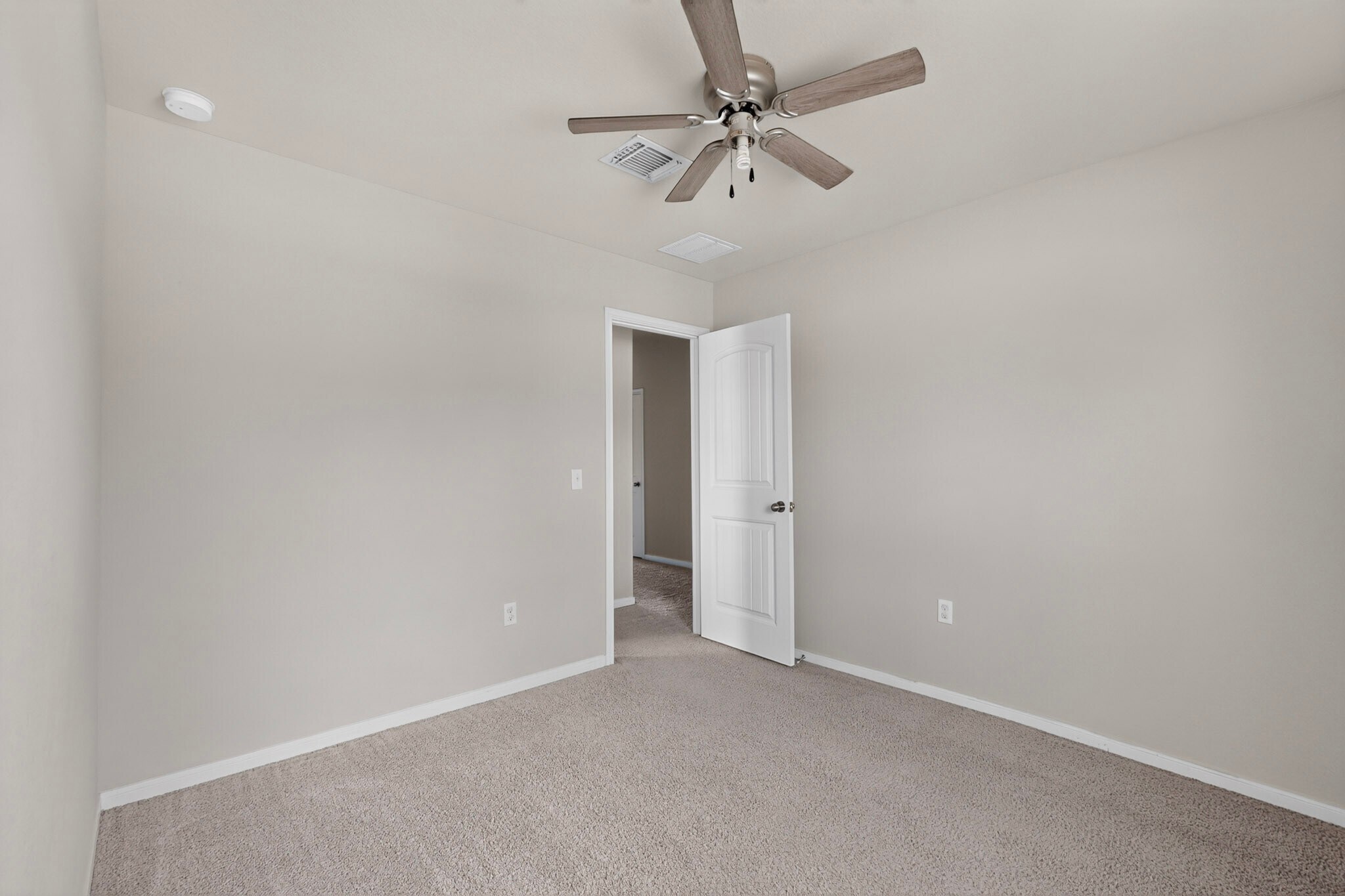 Building Photo - 402 Pentire Way