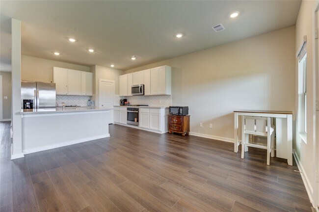 Building Photo - 6607 Arabella Lakes Dr