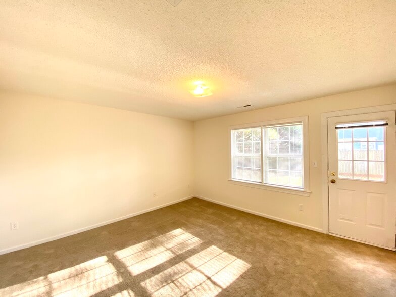 Building Photo - 3609 Jayne Ln NW
