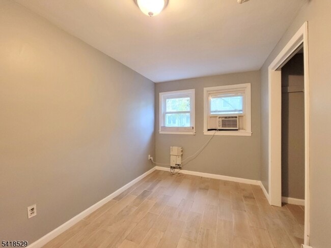 Building Photo - 423 2nd St