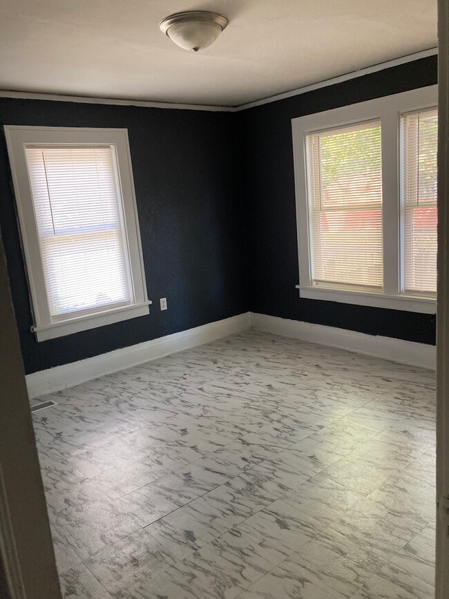 Building Photo - 501 W Columbia Ter