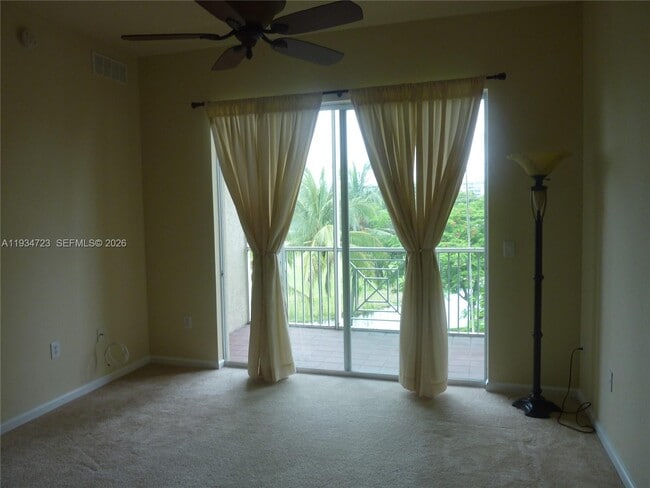 Building Photo - 3500 Oaks Clubhouse Dr