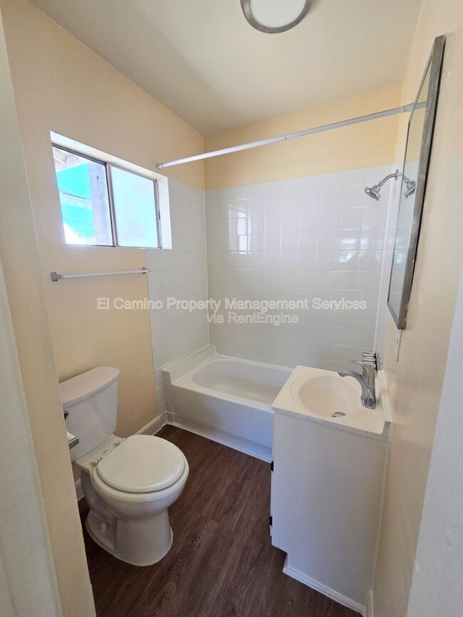 Building Photo - 4013 Live Oak St