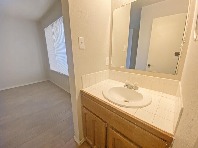 Building Photo - 4024-4030 North Calle Grande