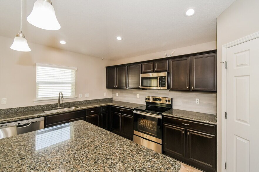 Building Photo - 1304 Camp Ridge Ln