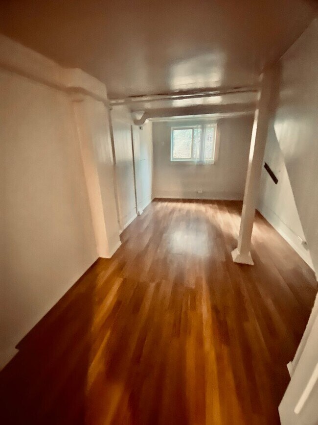 Building Photo - 2029 House