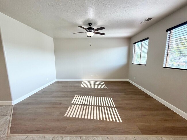 Building Photo - 355 W 200 S